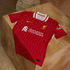 KIT ENFANT LIVERPOOL DOMICILE 2024-2025 SHORT OFFERT🔥